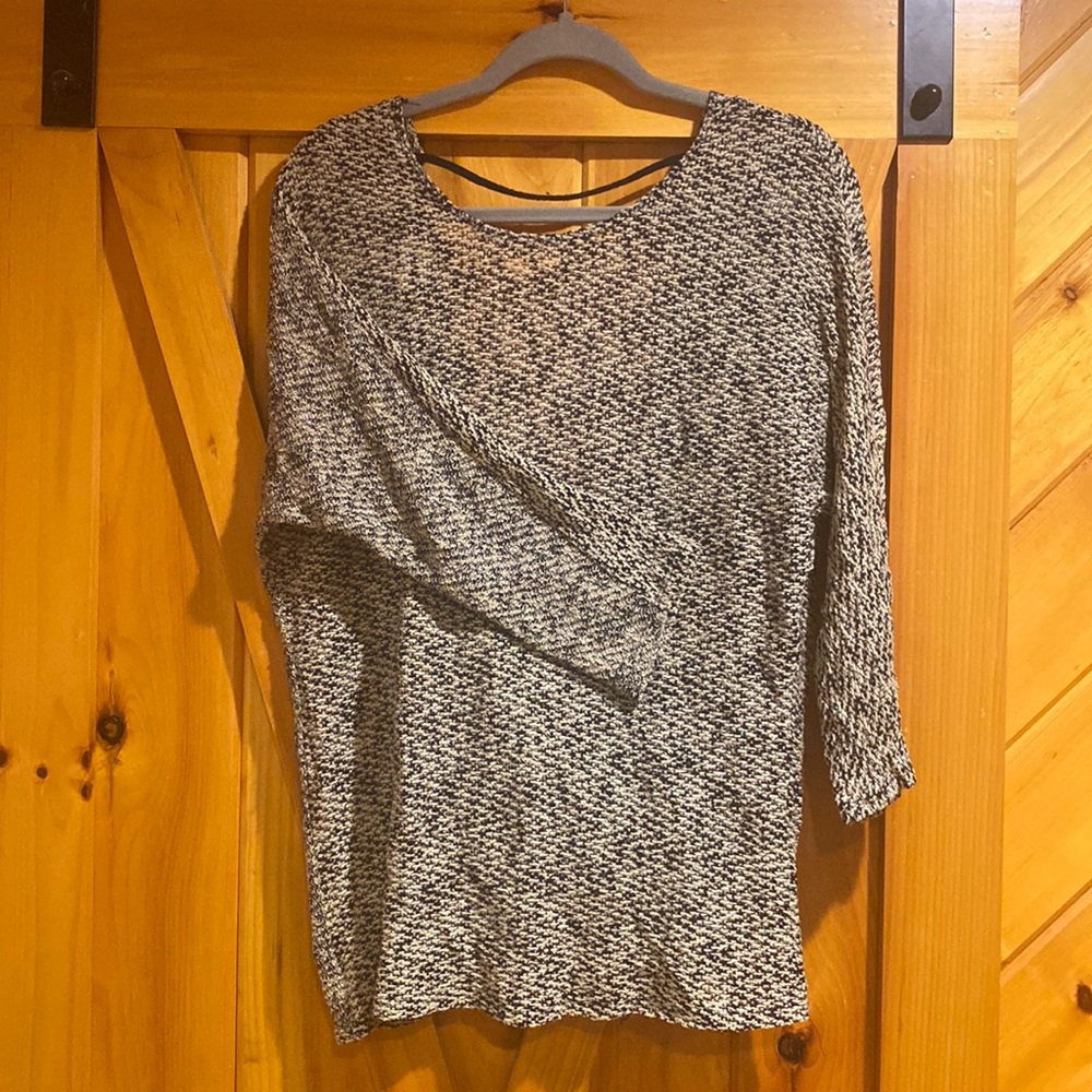 Light Daytrip sweater. Size xxl.